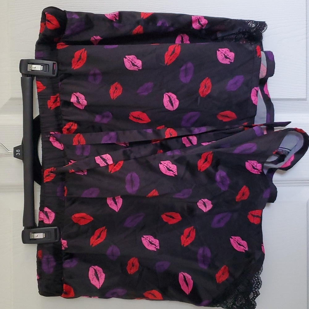 TORRID Sleep Shorts, Size 2 💋 😘 Print with Black Lace Side Bottoms like New